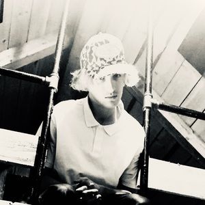 Meet your Posher, Christian